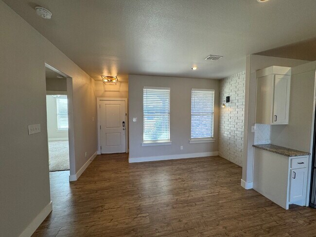 Foto del edificio - Beautiful Spacious Home in Cooper Schools!