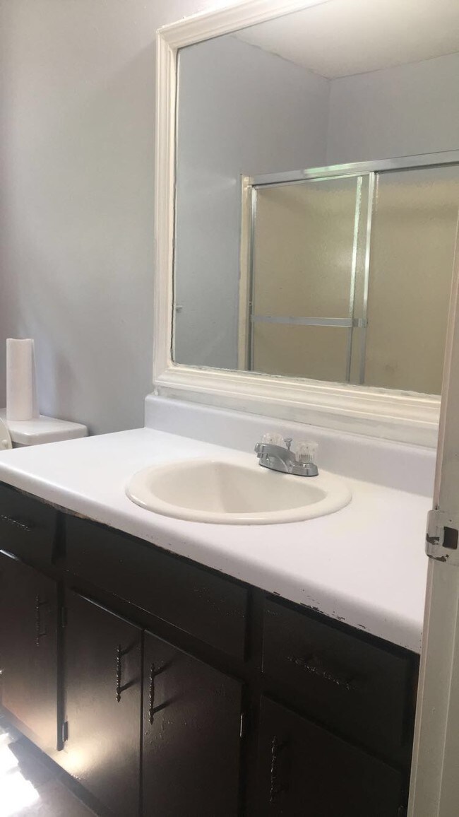Full Bath - 3176 Sloping Terrace