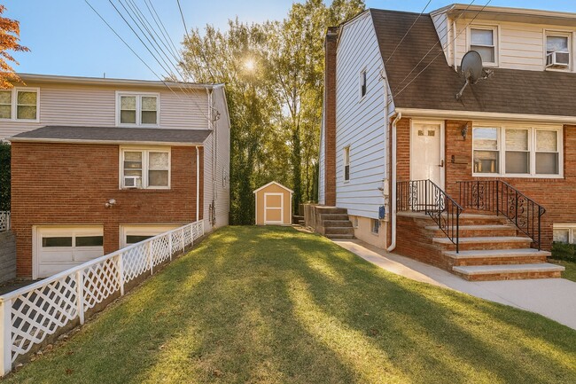 OUTDOOR SPACE - 11 Pilgrim Ct