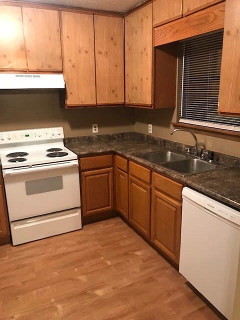 Building Photo - Large 3 Bedroom Duplex in Springdale!