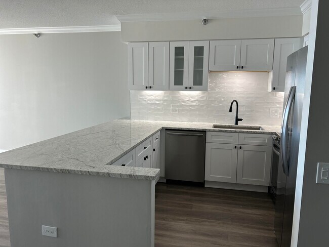 Cocina - 512 N McClurg Ct