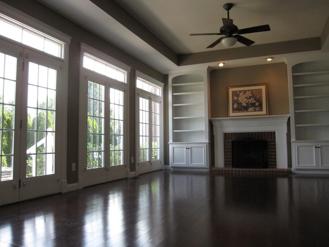 Foto del edificio - 7143 Tumblebrook Dr