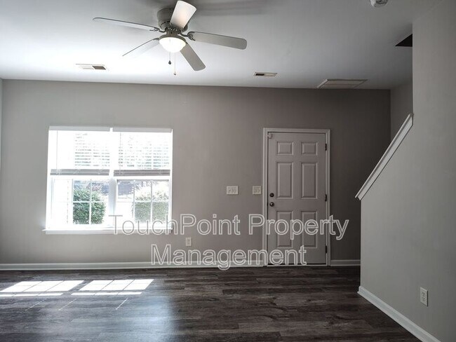Foto del edificio - 8745 Wandering Creek Way