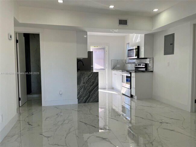 Foto del edificio - 5301 NE 17th Ave