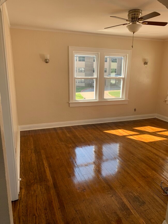 Living room - 108 W 10th St