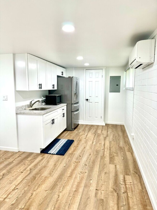 Building Photo - Dune Circle - Renovated one bedroom, one b...