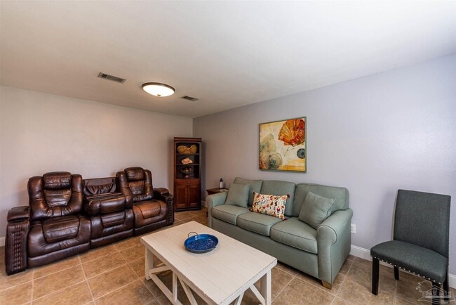 Foto del edificio - 12164 Longwood Dr