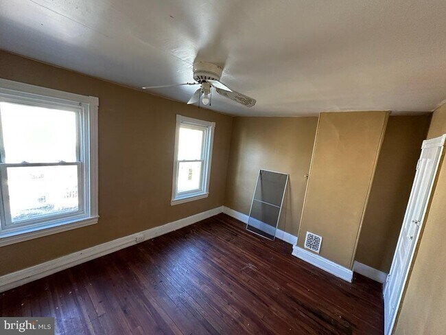 Building Photo - 102 E Ashmead St