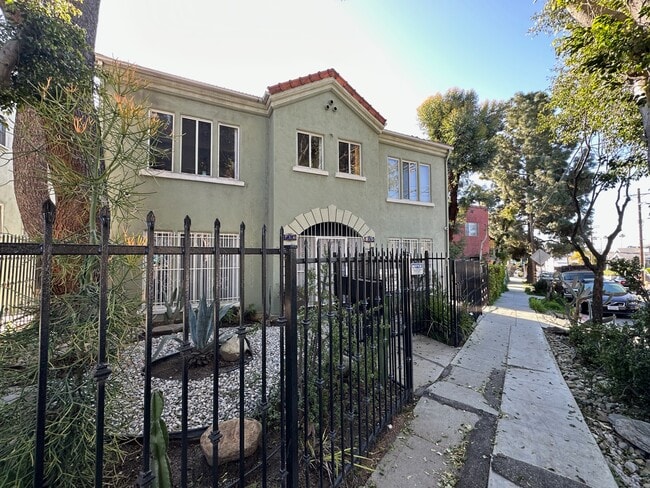 Building Photo - 712 N Hoover St