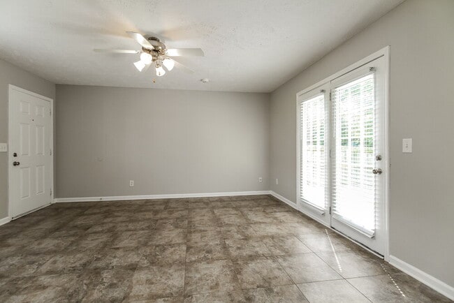 Building Photo - 127 Lyndhurst Dr