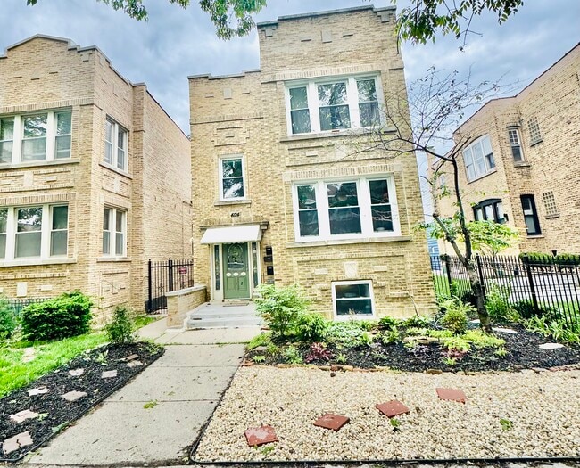 Building Photo - 4124 W Barry Ave
