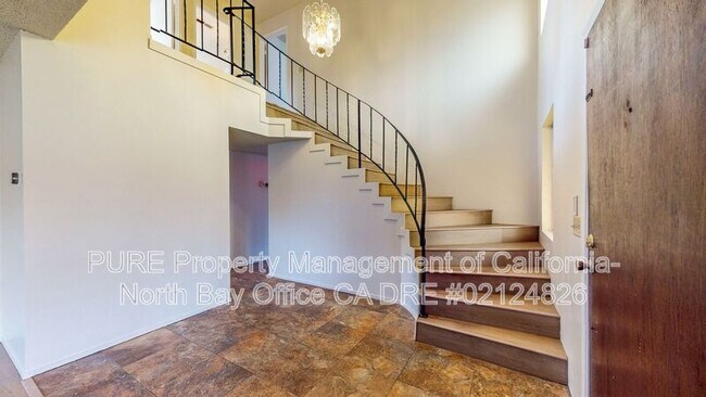 Building Photo - 2139 San Antonio Dr