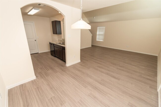 Foto del edificio - 3915 Silver Ranch Rd