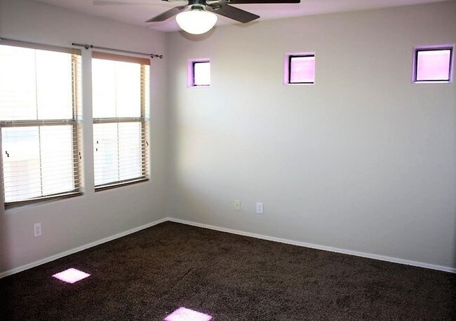 Building Photo - ***MOVE IN SPECIAL*** $500 off 1st month rent