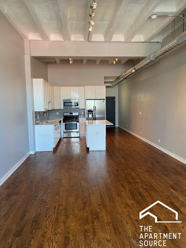 Building Photo - 7058 N Clark St