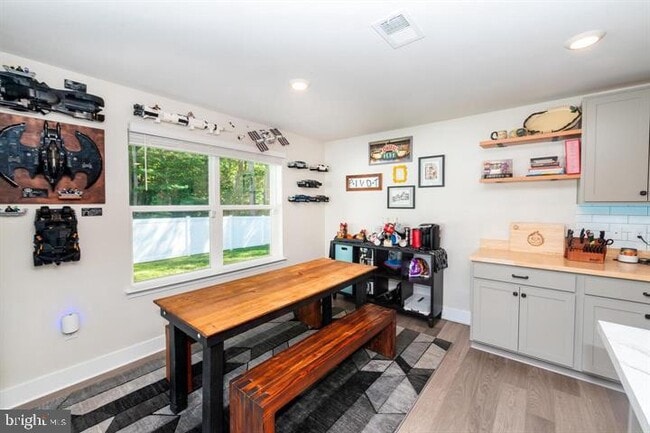 Building Photo - 454 Currant Cir