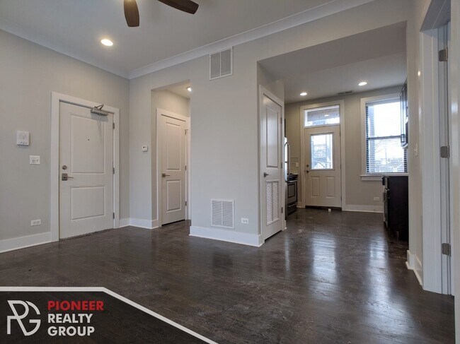 Foto del edificio - 1946 W Nelson St