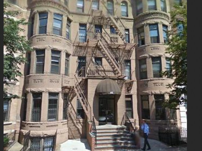 Foto del edificio - 45 Westland Ave
