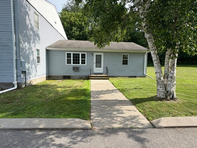Building Photo - 73 Horse Pond Rd