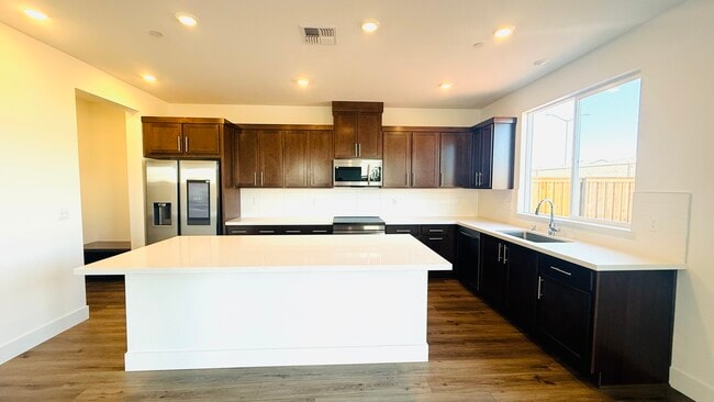 Building Photo - 2850 Talkeetna St