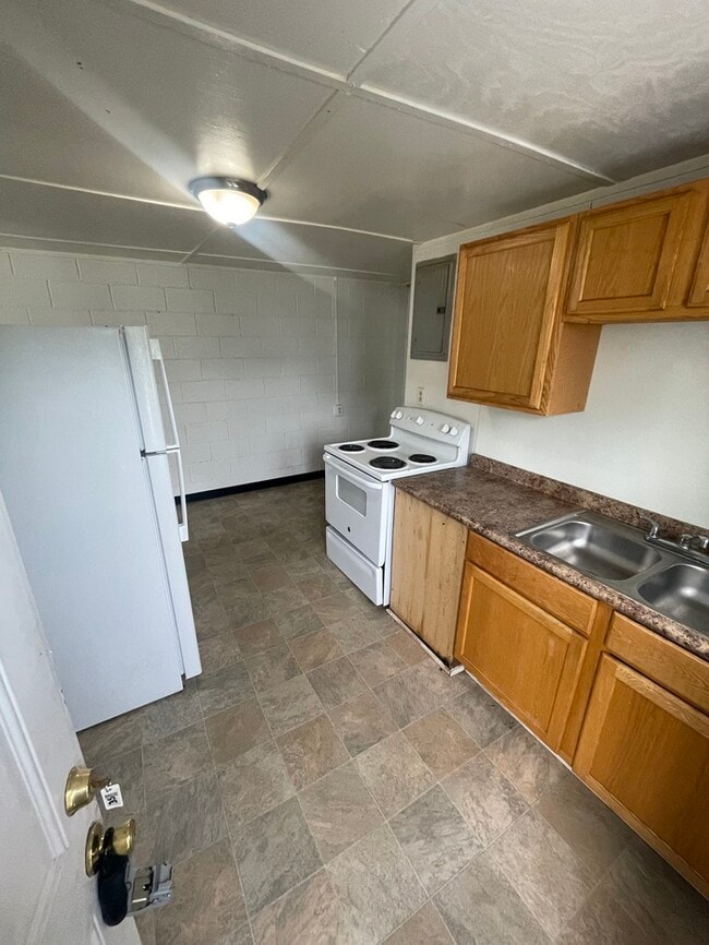 Building Photo - Duplex for rent! 2Bd 1Ba!