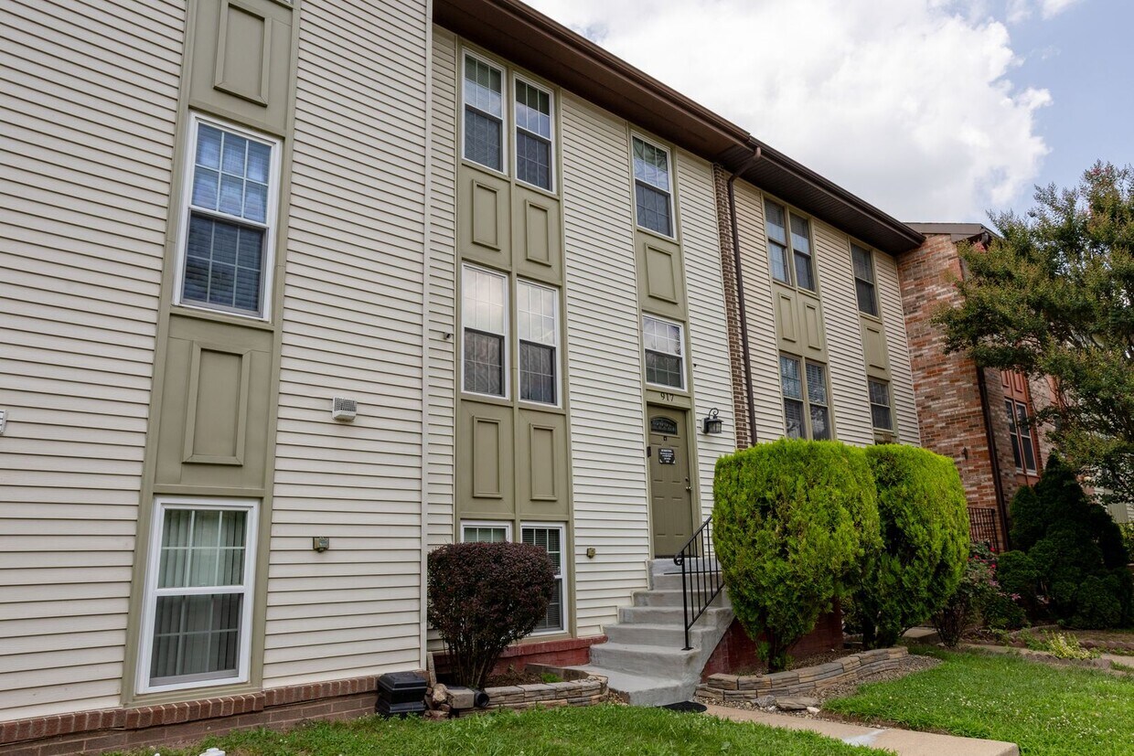 Foto del edificio - Charming 4-Bedroom Townhome in the Heart o...