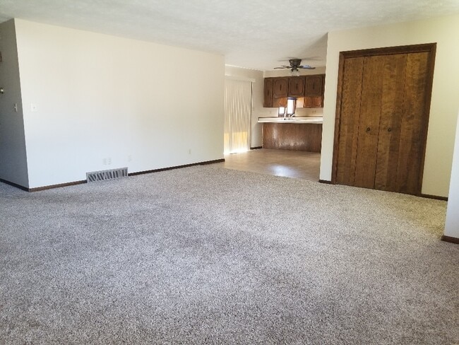 Building Photo - 1207 Hahn Ct