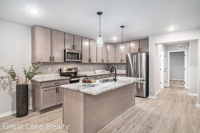 Building Photo - 5 br, 3 bath House - 17543 Beechwood Lane