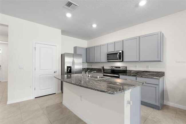 Foto del edificio - WESLEY CHAPEL TOWNHOME FOR RENT!