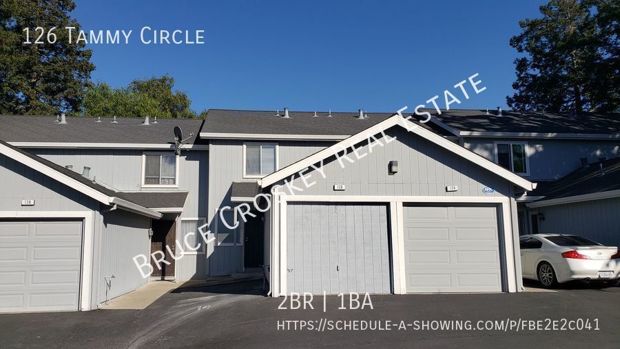 Foto principal - Available now! Remodeled home with a one-c...