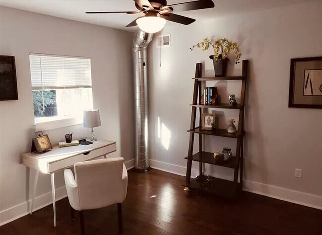 Foto del edificio - Three Bedroom Two Full Bath Single Family Home