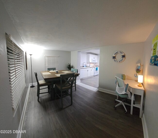 Foto del edificio - 62 Rivershore Dr