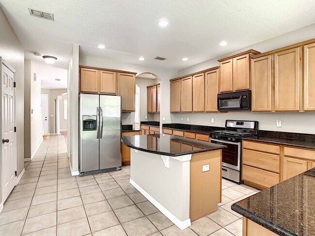 Building Photo - Amazing 4/2.5/2 in the Beautiful Windermere Neighborhood, Summerport