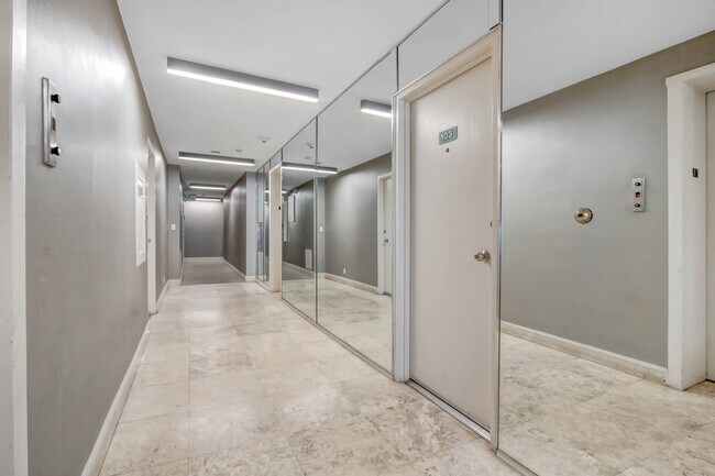 Foto del edificio - 17352 W Sunset Blvd