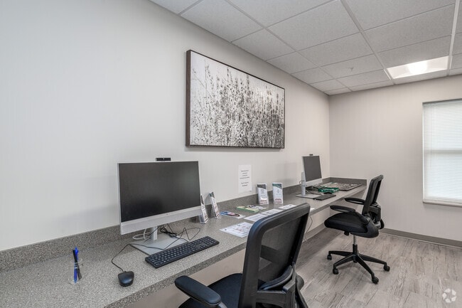 Computer Lounge - Community View Apartments