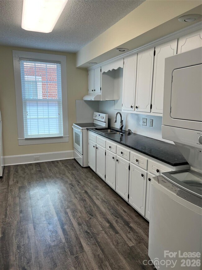 Foto del edificio - 211 W G St