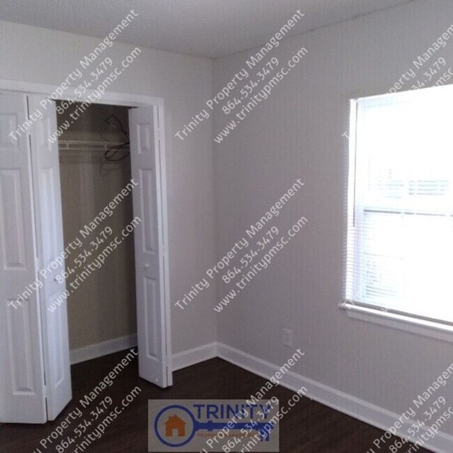 Foto del edificio - Completely Renovated Duplex Ready and Wait...