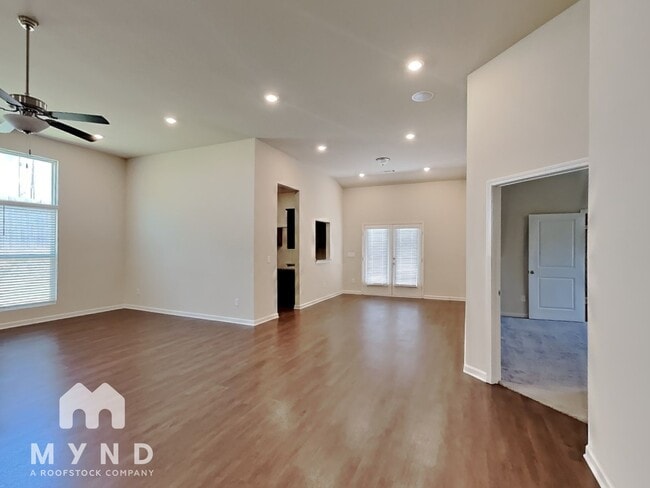Building Photo - 803 Golden Bell Wy