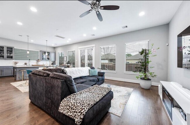 Foto del edificio - 414 Yale Oaks Ln