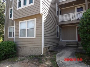 Building Photo - 1022 Wood Creek Dr