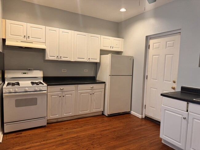 Building Photo - 2833 W 66th St