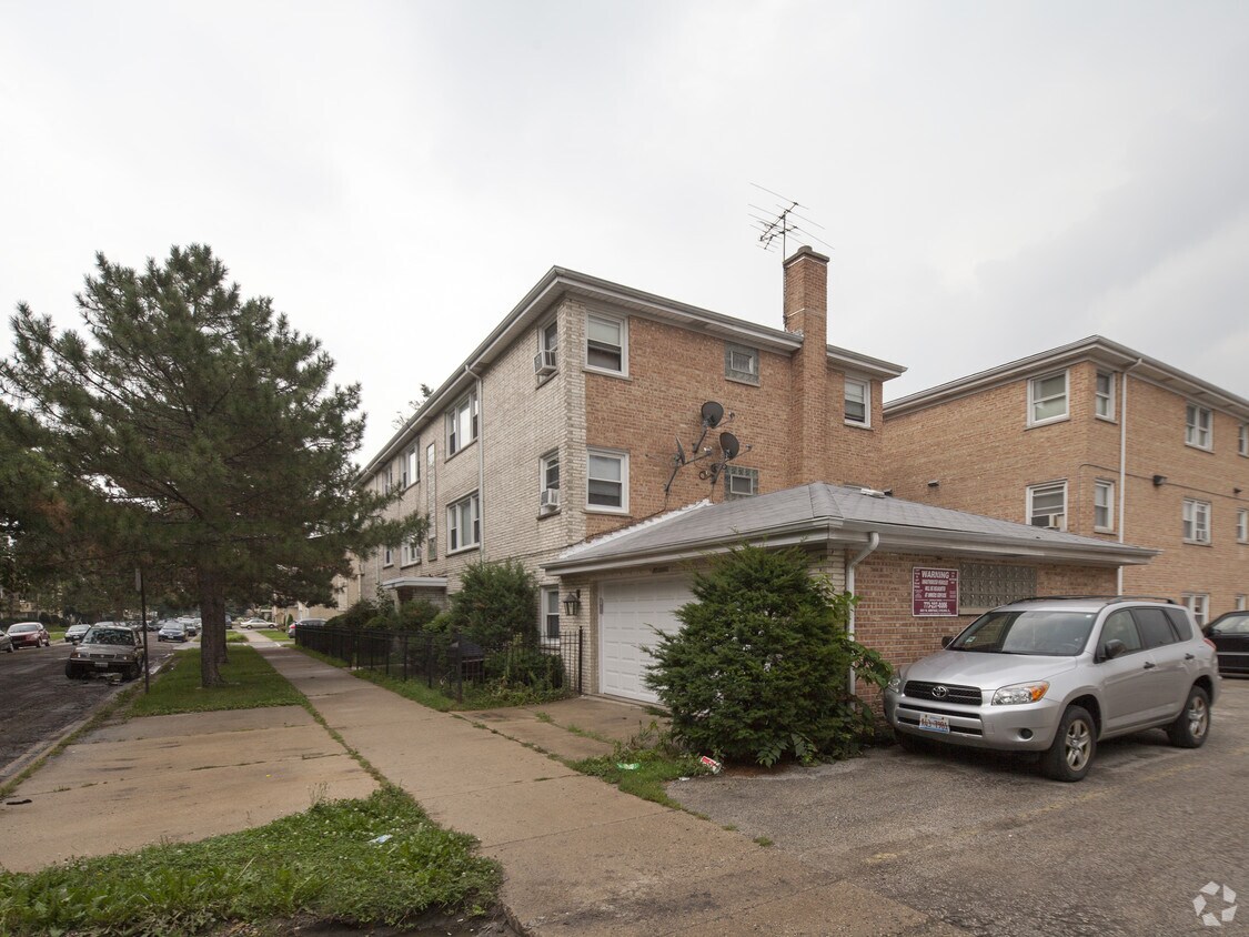 Primary Photo - 8639 W Berwyn Ave