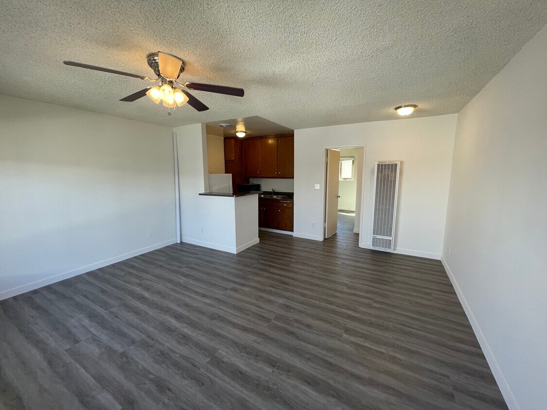 Foto principal - 12726 Pacific Ave