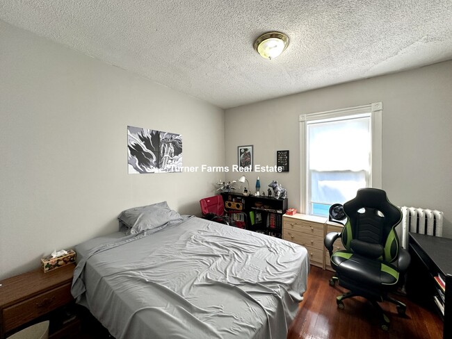 Foto del edificio - 151 E Cottage St