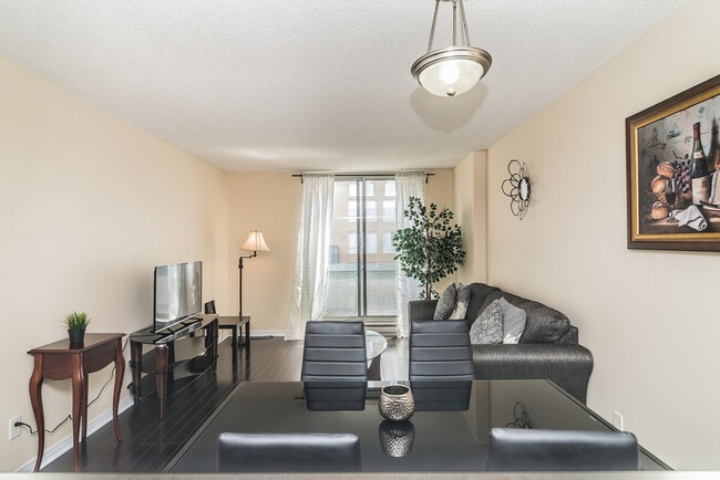 Building Photo - 178 Rue Sainte-Catherine E