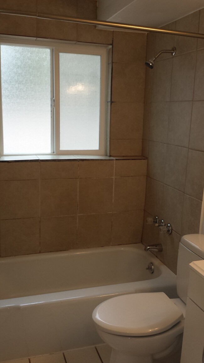 Foto del edificio - 4311 Dewey Dr