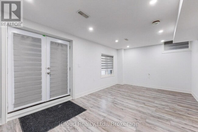Building Photo - 280 Miller Park Ave