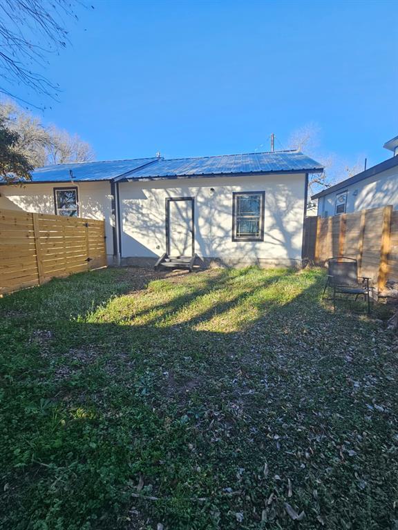 Building Photo - 816 Mora St