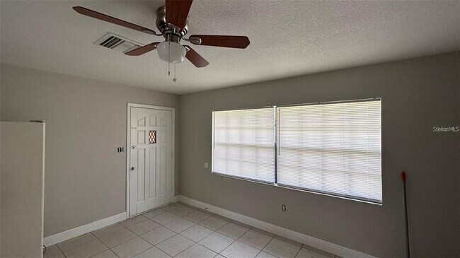 Foto del edificio - 210 N Lone Oak Dr