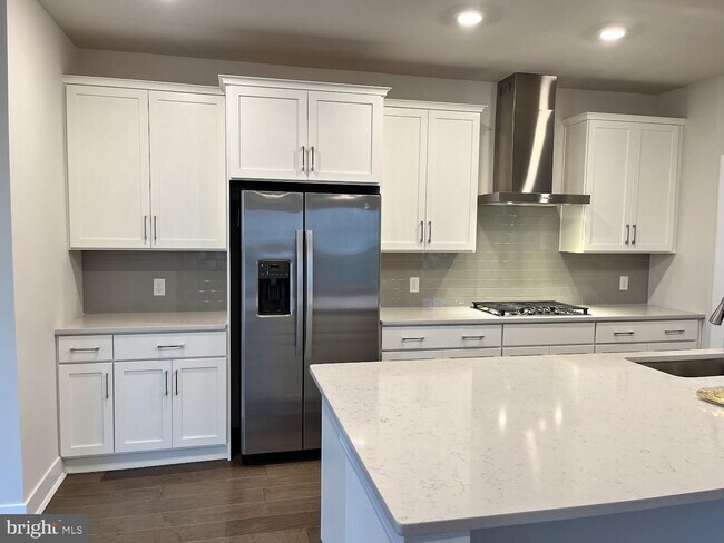 Building Photo - 39 Ladbroke Dr